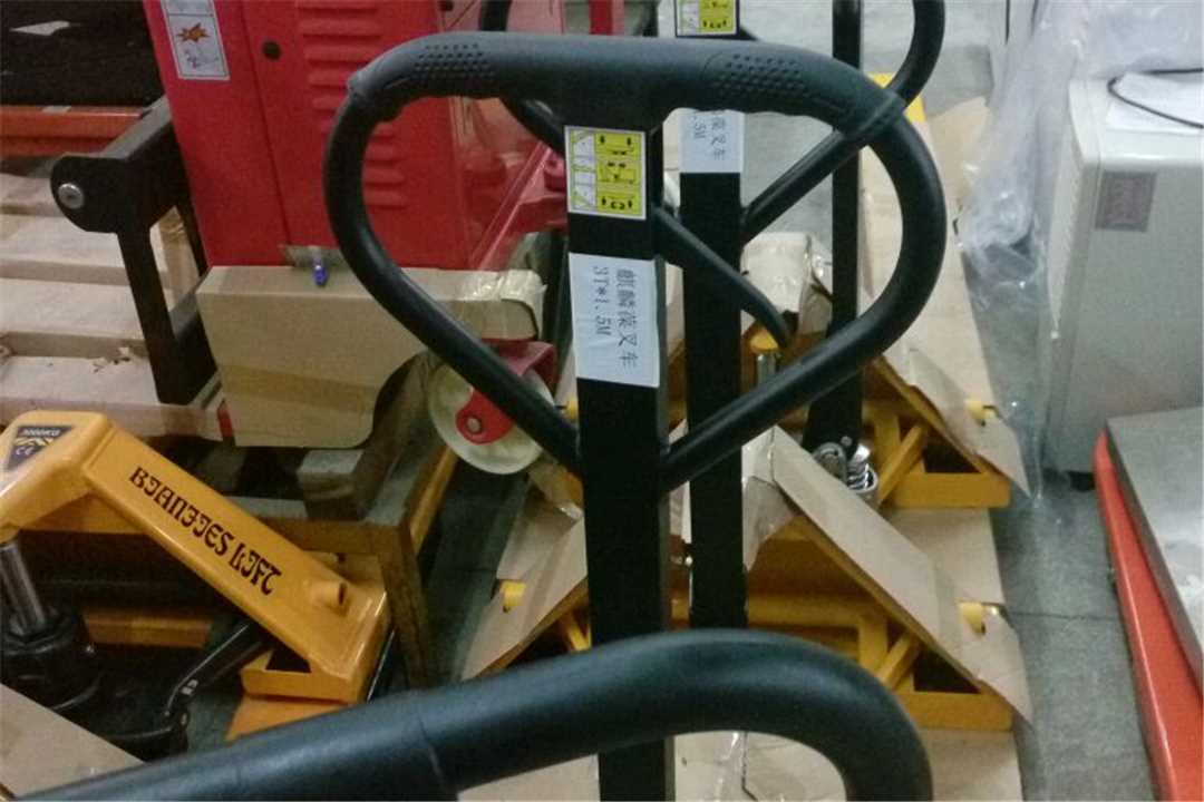 花都广州鼎新机电设备有限公司五金店5