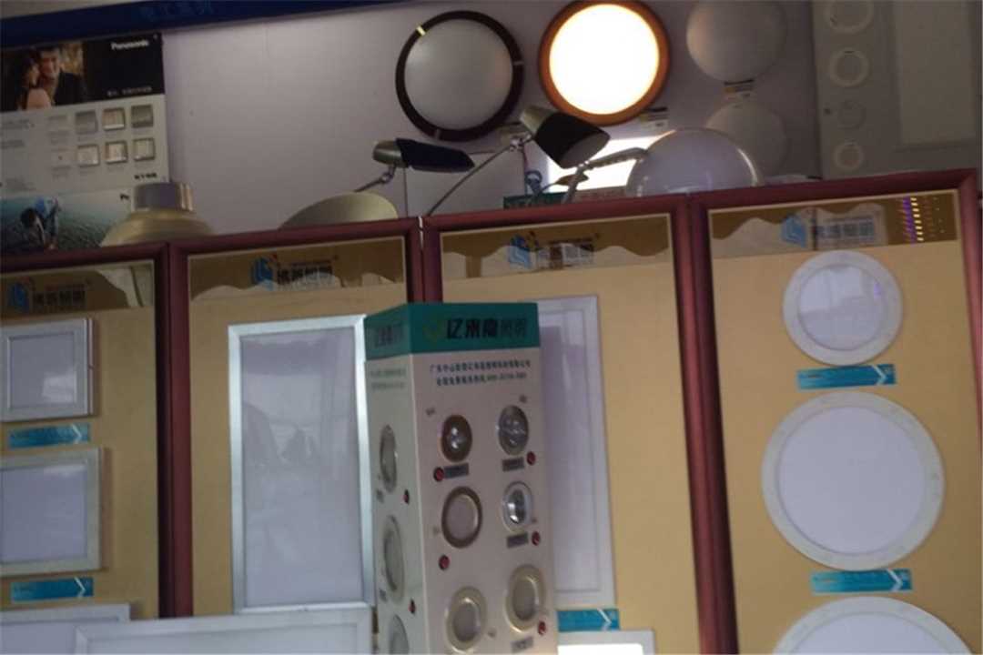天河鼎范灯饰电器商行五金店3