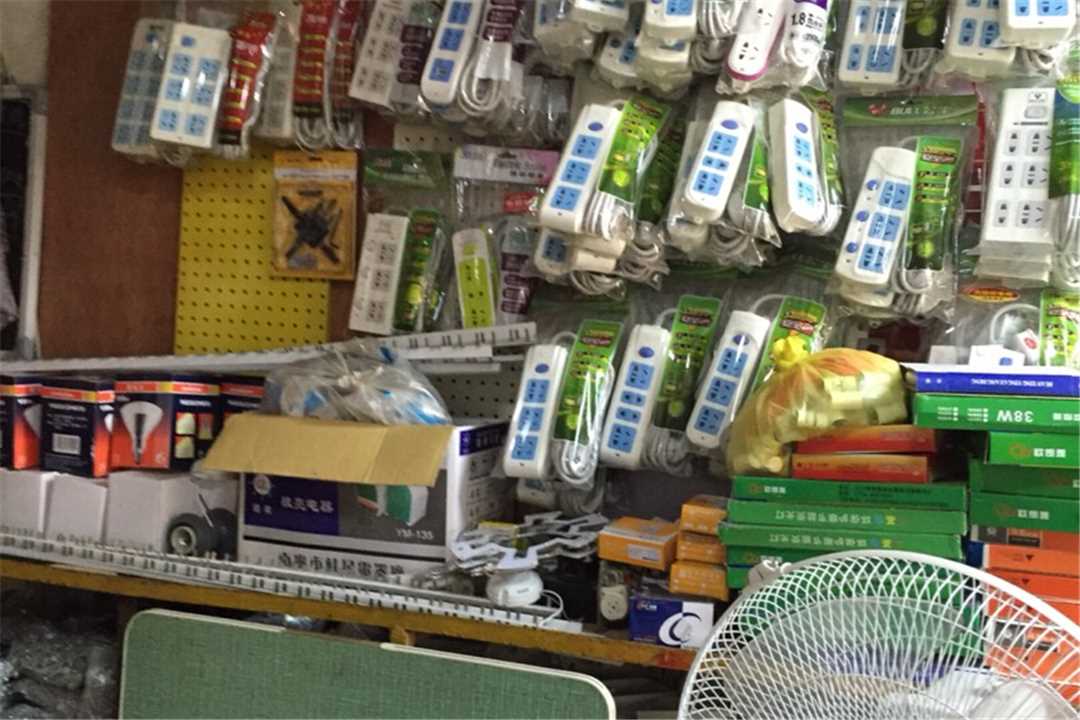 西乡塘南宁展泰商贸有限公司五金店3
