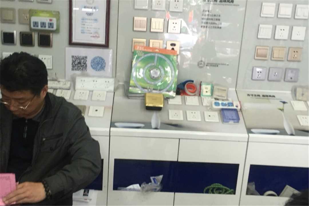 丰台北京世纪华通电器设备有限公司五金店3