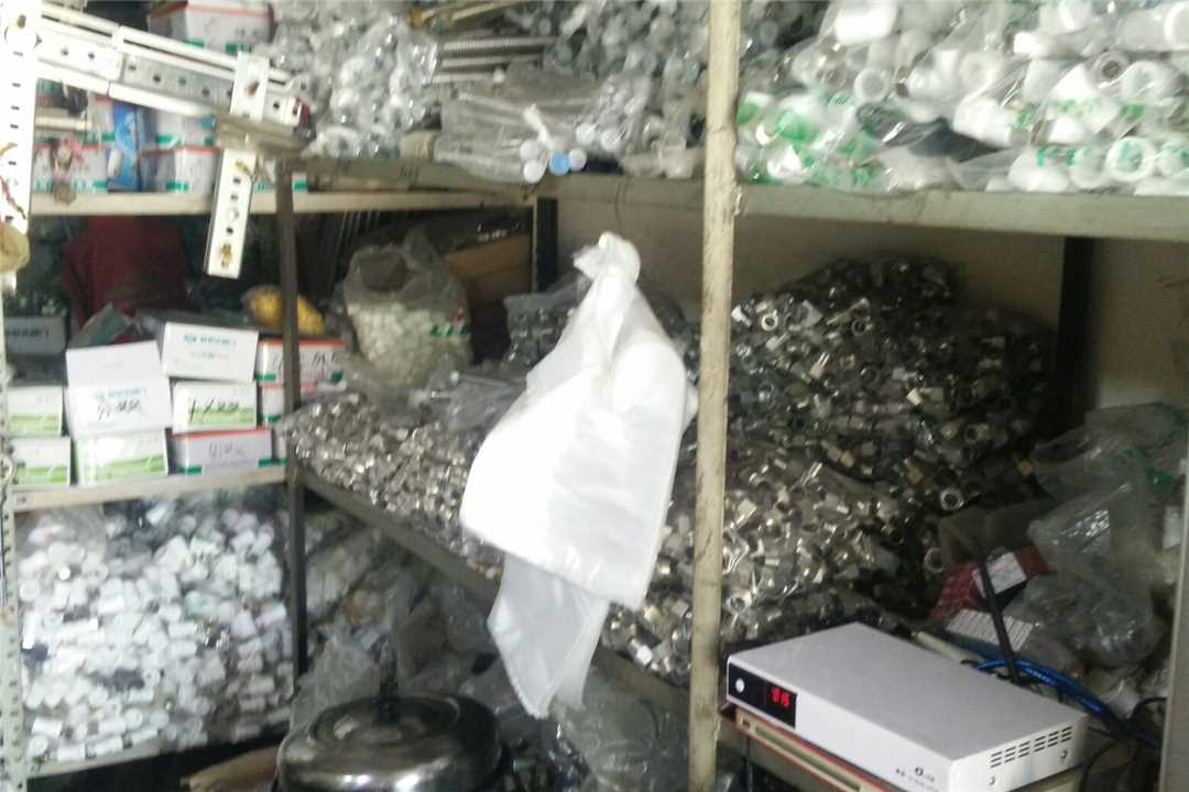 东丽百人水暖五金店5