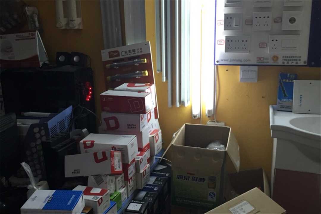 西乡塘万轩水暖五金交电批发部五金店3