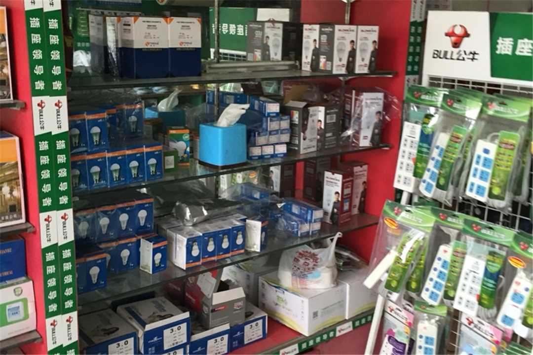 高州群发五金五金店4