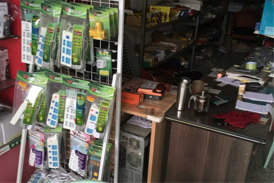 高州群发五金五金店5