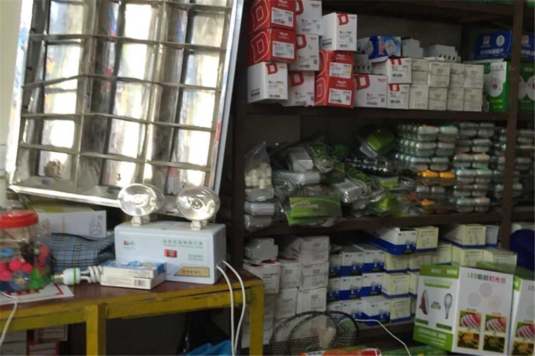 西乡塘南宁展泰商贸有限公司五金店4