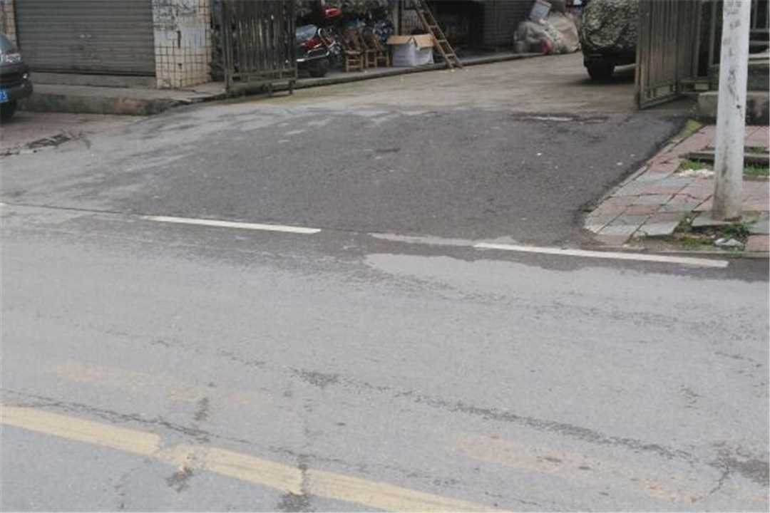 鹤城港利通五金店2