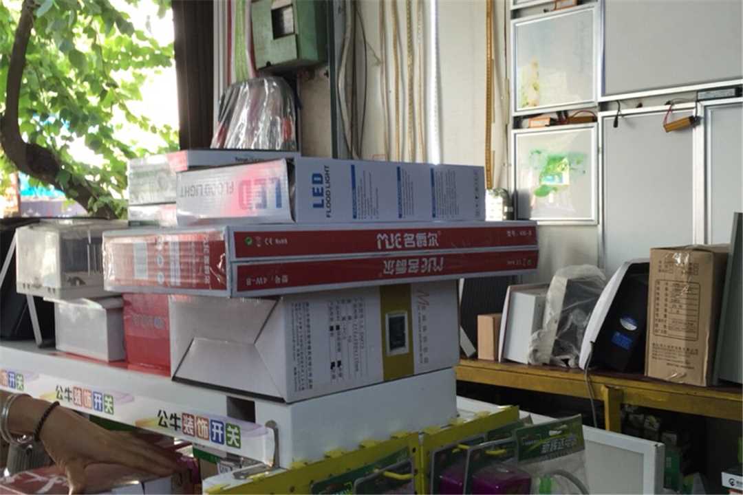 西乡塘南宁展泰商贸有限公司五金店5